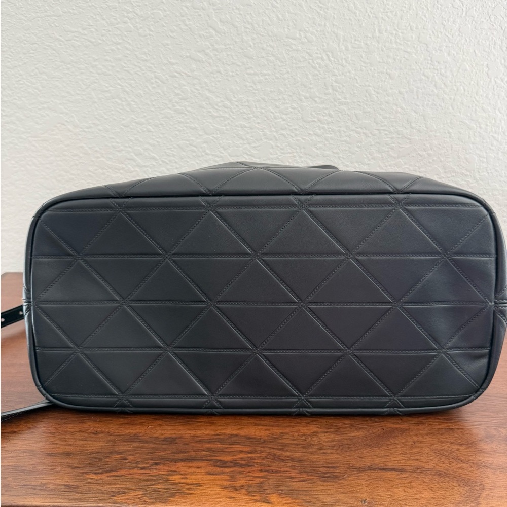 PRADA Large Quilted Tote Black Leather Bag - Picture 5 of 17